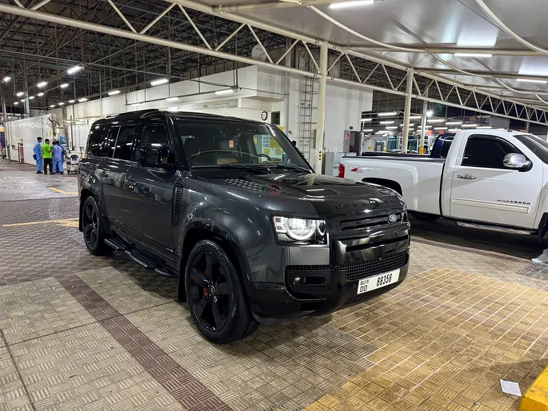 لاند روفر ديفندر 2023